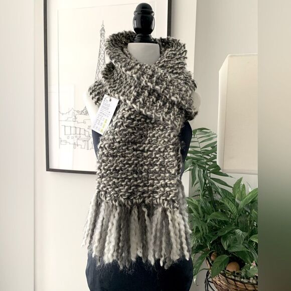 🧶Wool Blend Scarf Unisex Grey and White - Picture 3 of 8